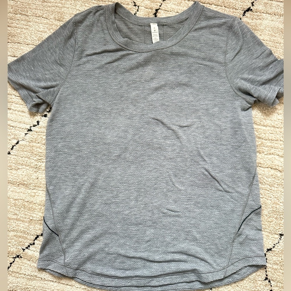 LULULEMON TEE